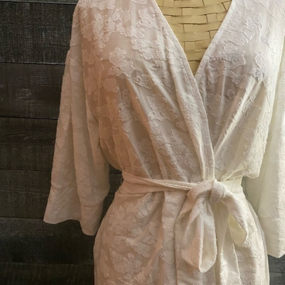 Dex embroidered kimono with a vintage 70s vibe